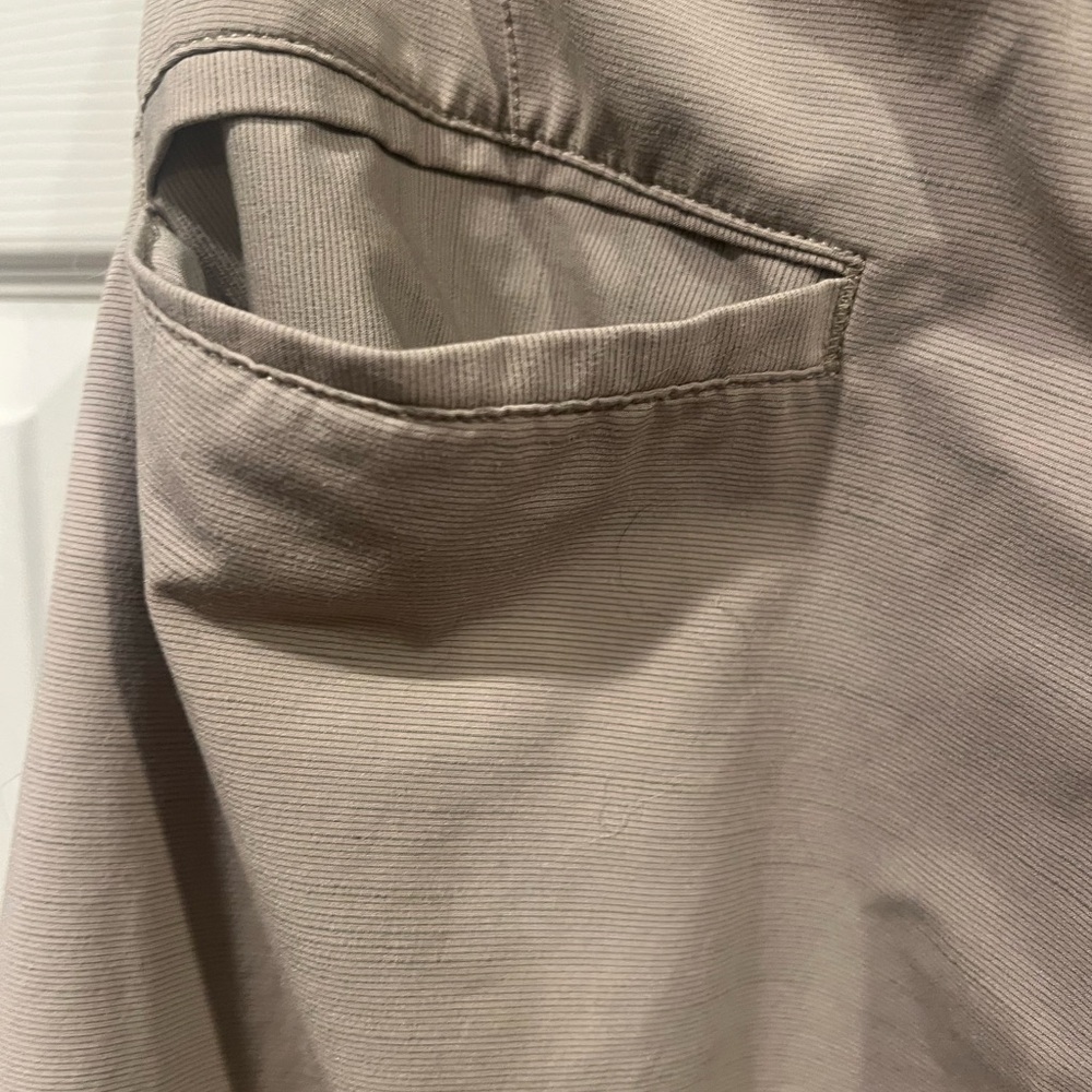 Billabong Light Tan Shorts - Picture 12 of 13